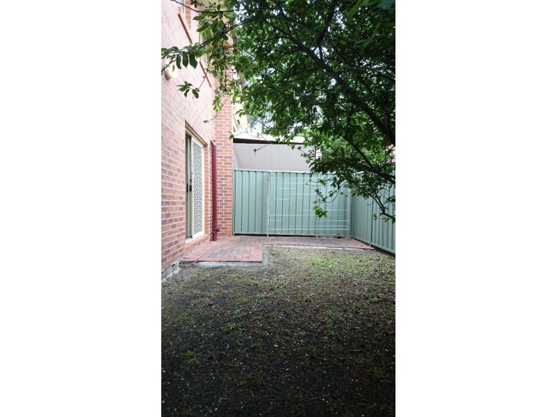 3/2 Robert  St, Penrith NSW 2750