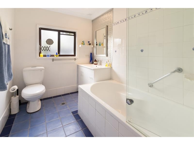 18 West Kahala Ave, Budgewoi NSW 2262