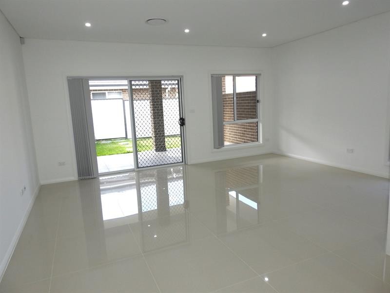 212 Hamilton Rd, Fairfield NSW 2165