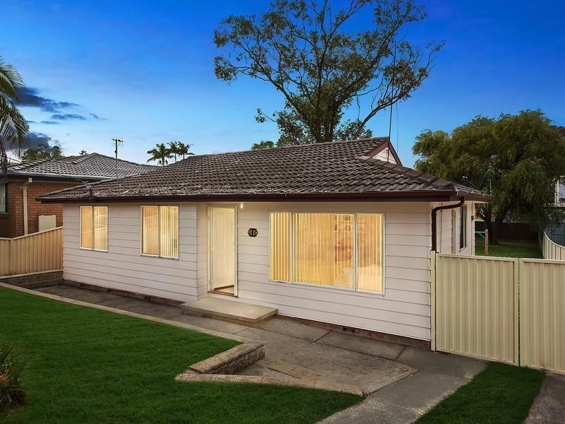 11 SWAN St, Kanwal NSW 2259