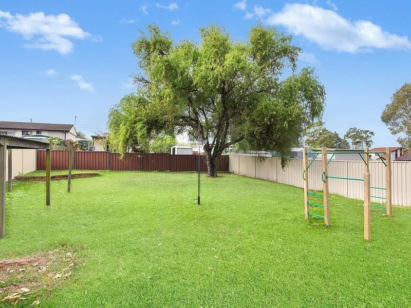 11 SWAN St, Kanwal NSW 2259