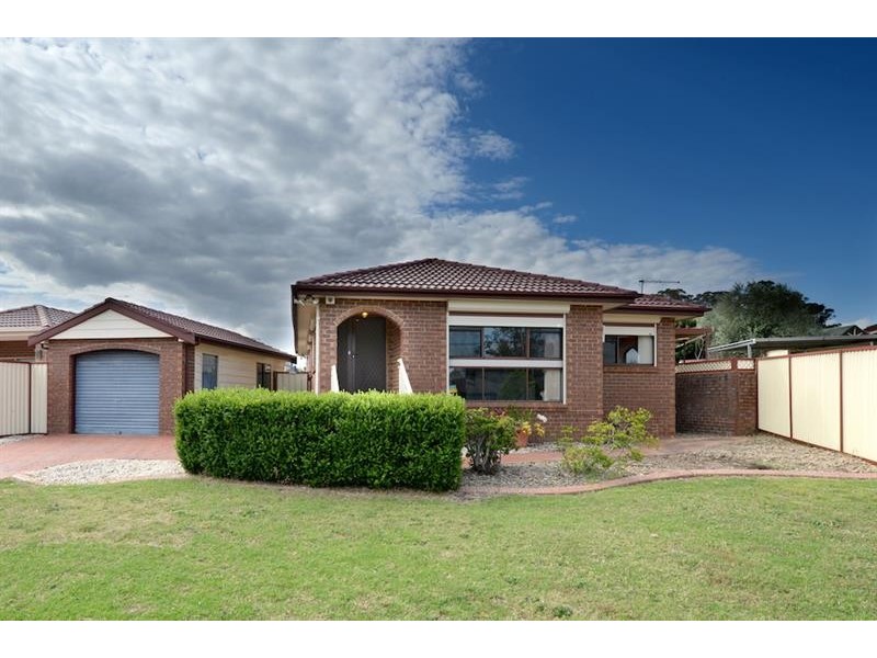 15 Quarry Rd, Bossley Park NSW 2176