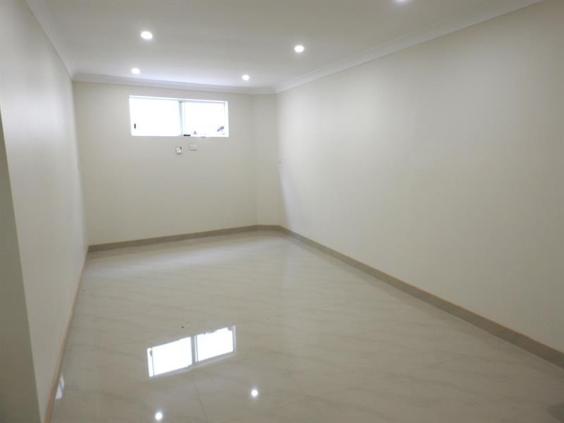 Edensor Park NSW 2176