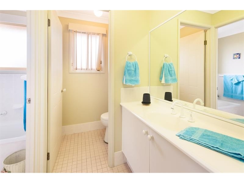 6 Fir Ct, Blue Haven NSW 2262