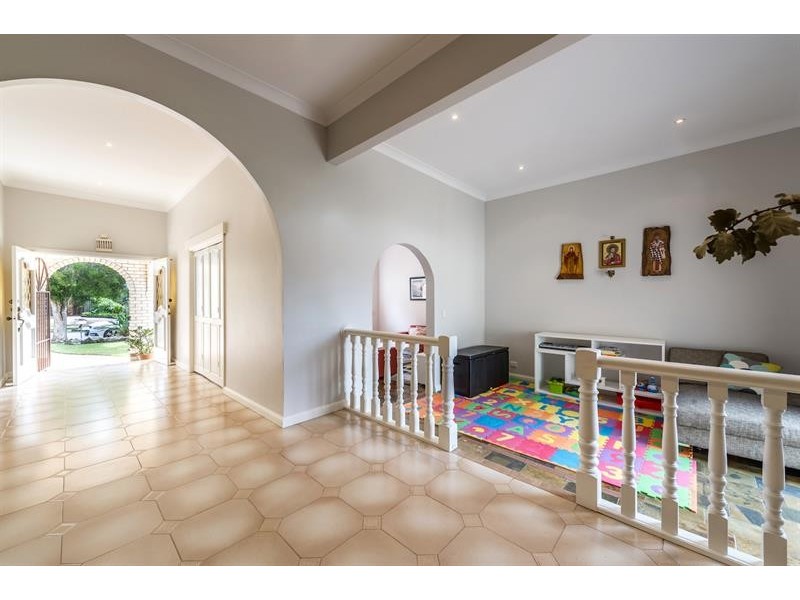 25 Tallowood Cres, Bossley Park NSW 2176