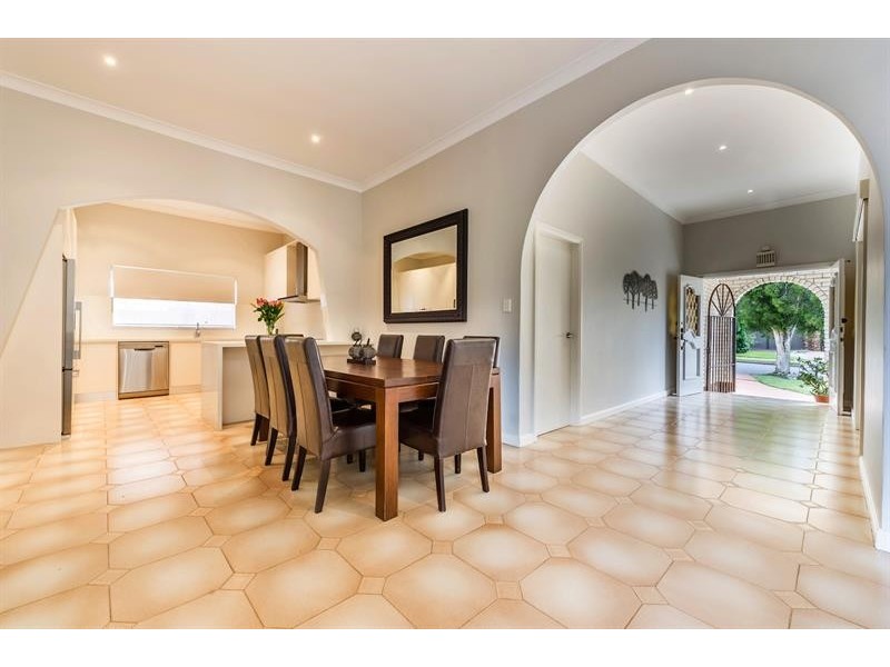 25 Tallowood Cres, Bossley Park NSW 2176