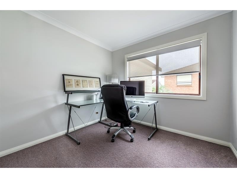 25 Tallowood Cres, Bossley Park NSW 2176