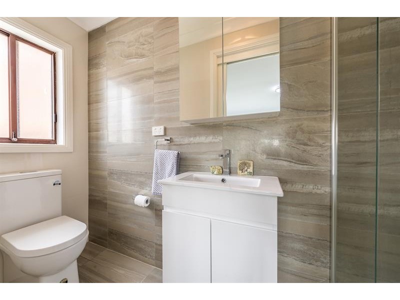 25 Tallowood Cres, Bossley Park NSW 2176