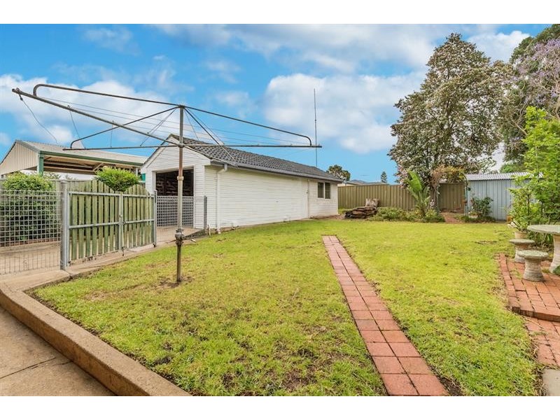 25 Hinkler St, Smithfield NSW 2164