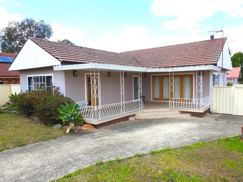 8 Faulds Rd, Guildford West NSW 2161