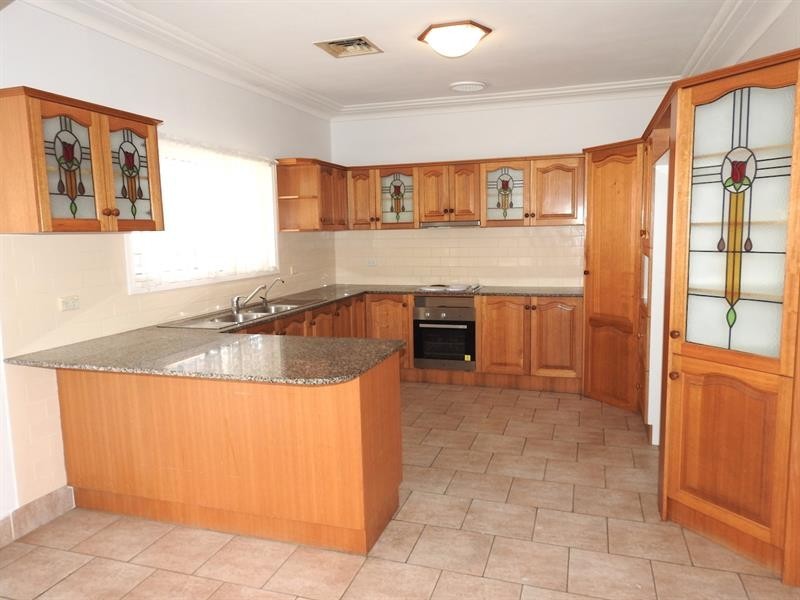 8 Faulds Rd, Guildford West NSW 2161