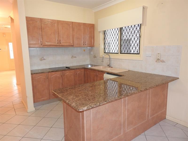 13 Wenden St, Fairfield West NSW 2165