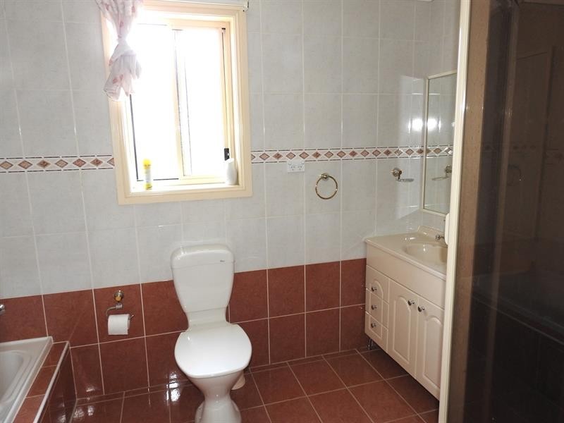 13 Wenden St, Fairfield West NSW 2165