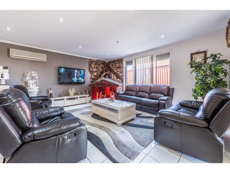 1 Corella Rd, Green Valley NSW 2168