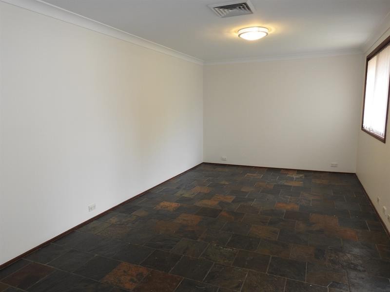 11 Calaria  Close, Edensor Park NSW 2176