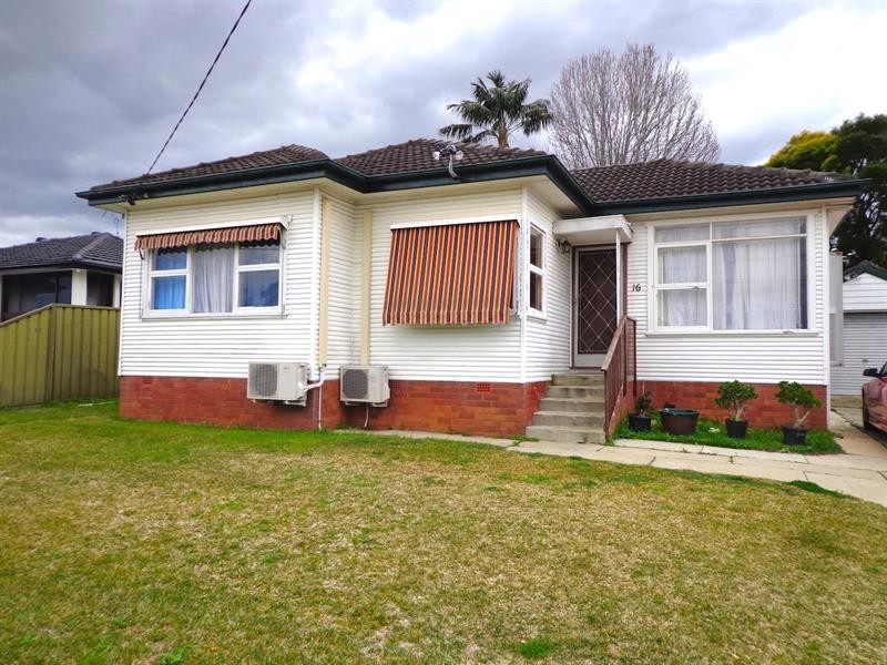 16 Tripoli St, Fairfield West NSW 2165