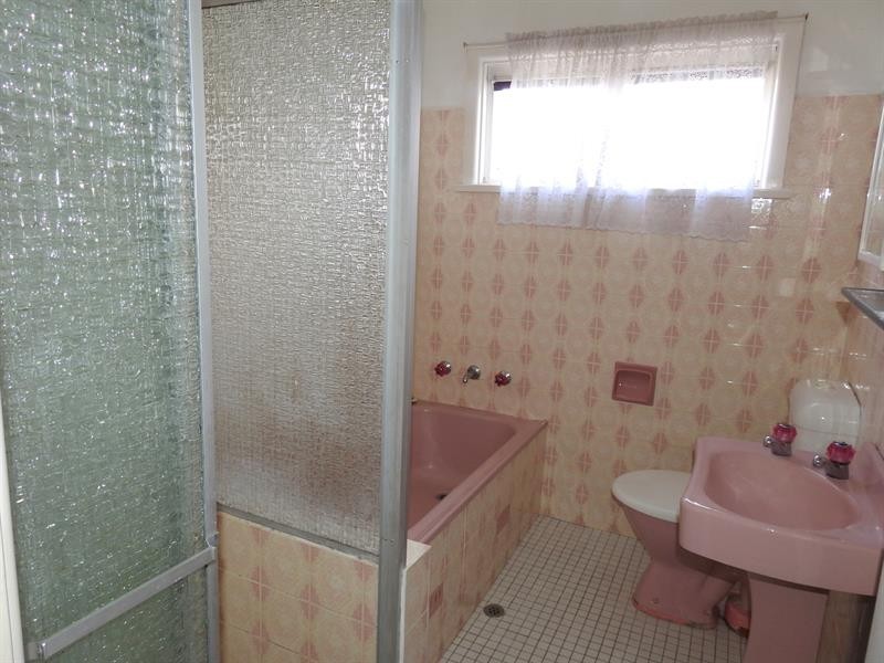 16 Tripoli St, Fairfield West NSW 2165