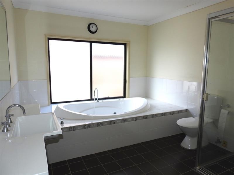 7 Balgownie Road, Prestons NSW 2170