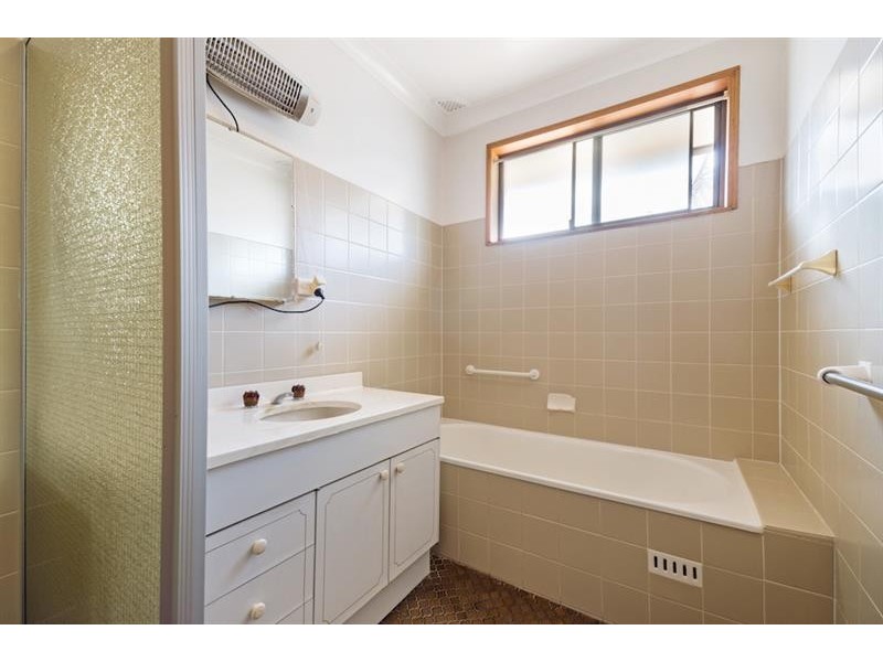 25 Hubert St, Fairfield NSW 2165