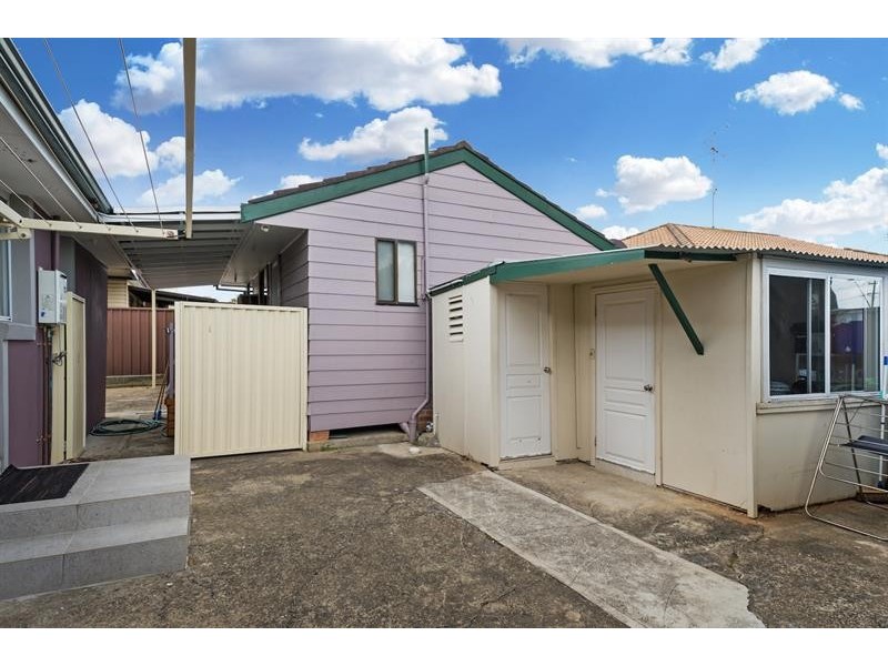 21 Atherton St, Fairfield West NSW 2165