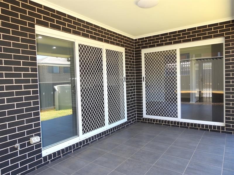 73 Commissioners Dr, Denham Court NSW 2565