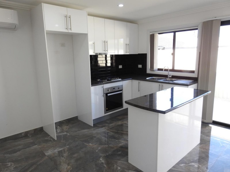 62 Tallowood Cres, Bossley Park NSW 2176