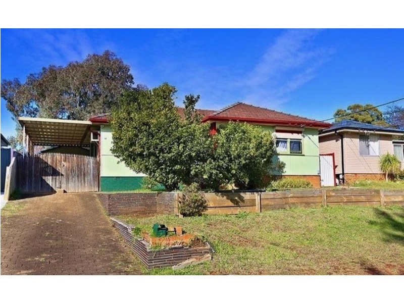 14 Dampier Cres, Fairfield West NSW 2165