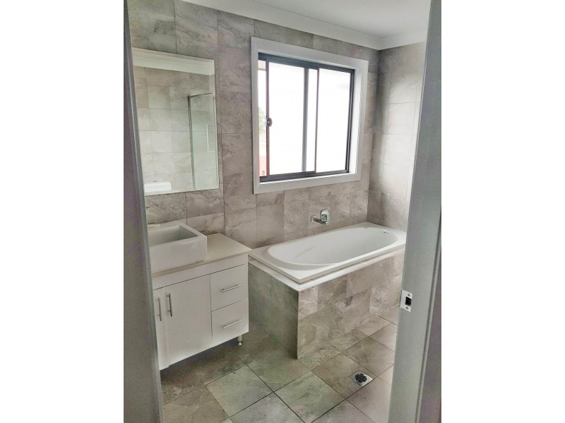 5 Macedon Street, Minto NSW 2566