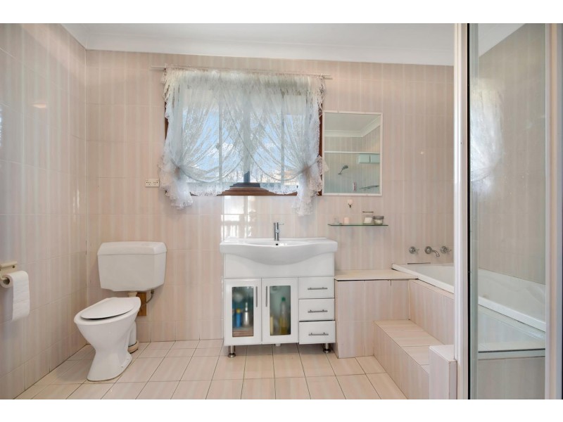 24 Heysen Street, Abbotsbury NSW 2176