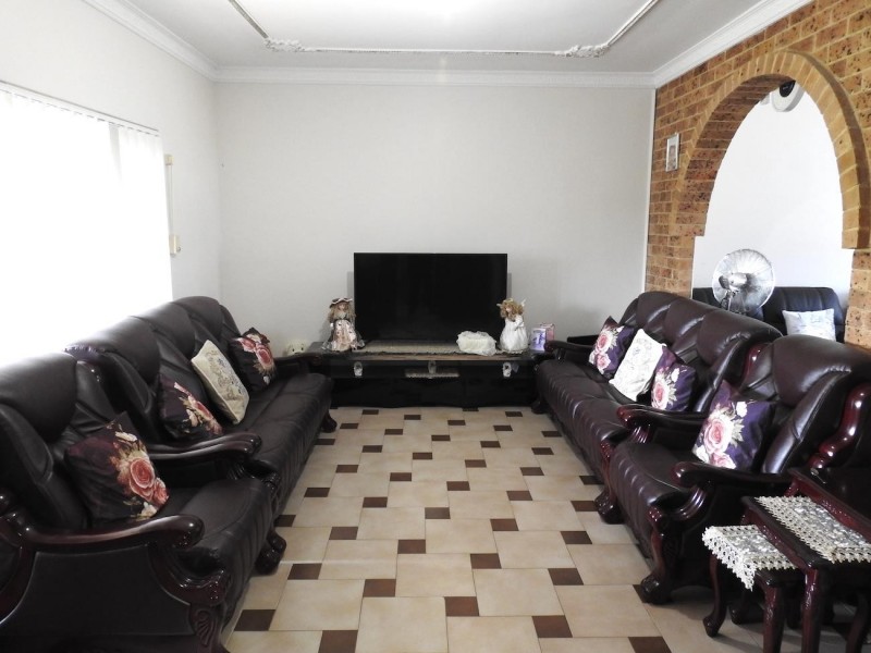 11 Candlewood Street, Bossley Park NSW 2176