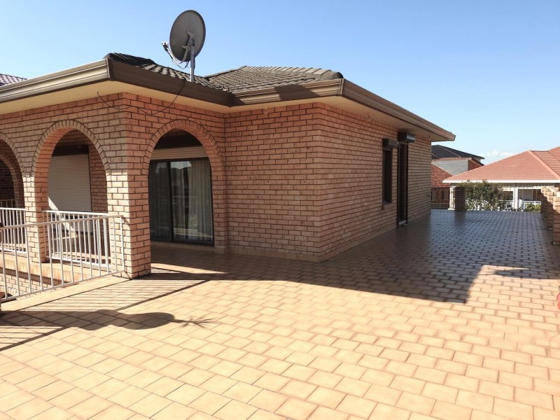 11 Candlewood Street, Bossley Park NSW 2176