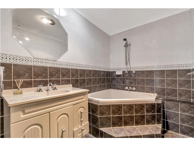 5 Fairfield Road, Woodpark NSW 2164