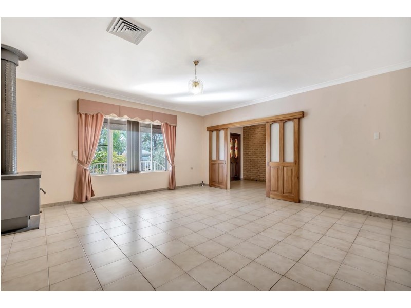 8 Gwandalan Road, Edensor Park NSW 2176