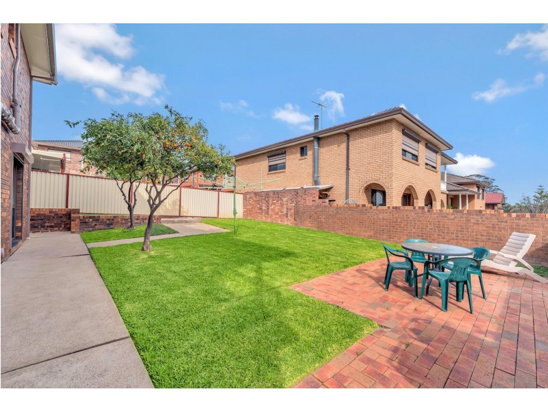 1A Watts Place, Prairiewood NSW 2176