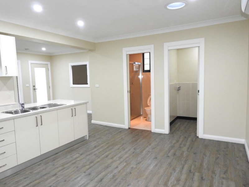 25A Norfolk Avenue, Fairfield West NSW 2165