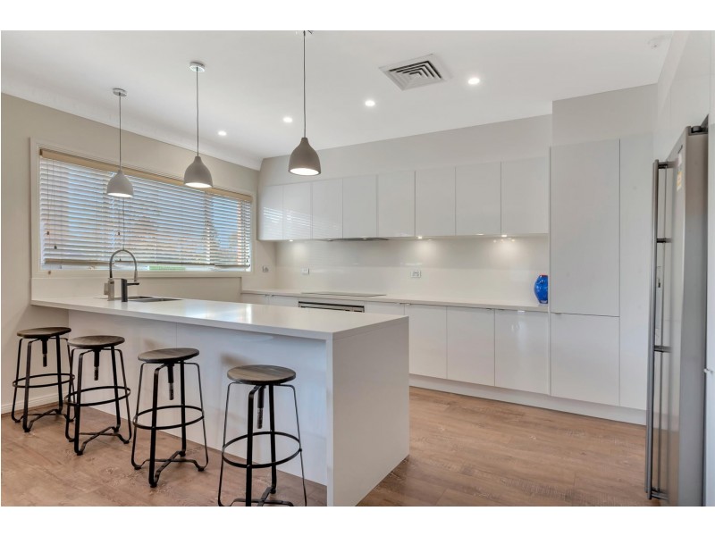 27 Curran Street, Prairiewood NSW 2176