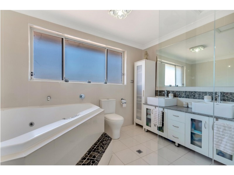 27 Curran Street, Prairiewood NSW 2176