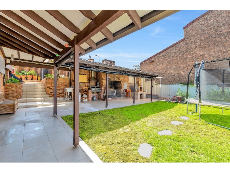 27 Curran Street, Prairiewood NSW 2176