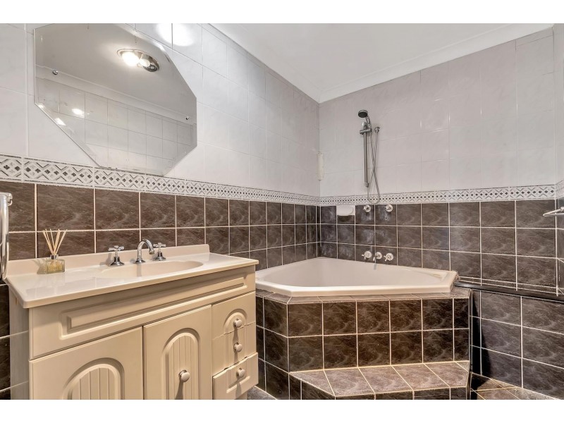 5 Fairfield Road, Woodpark NSW 2164