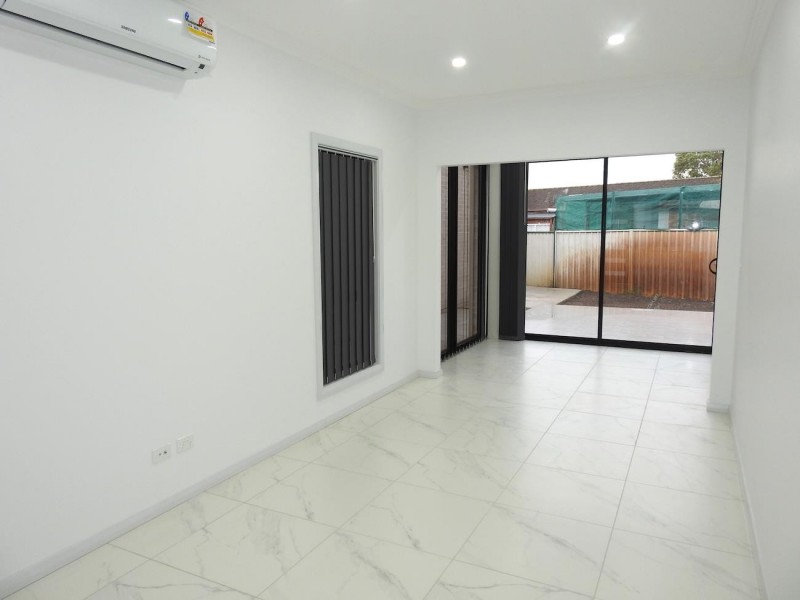 8A Adaptaur Close, Bossley Park NSW 2176