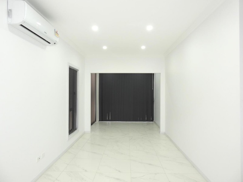 8A Adaptaur Close, Bossley Park NSW 2176