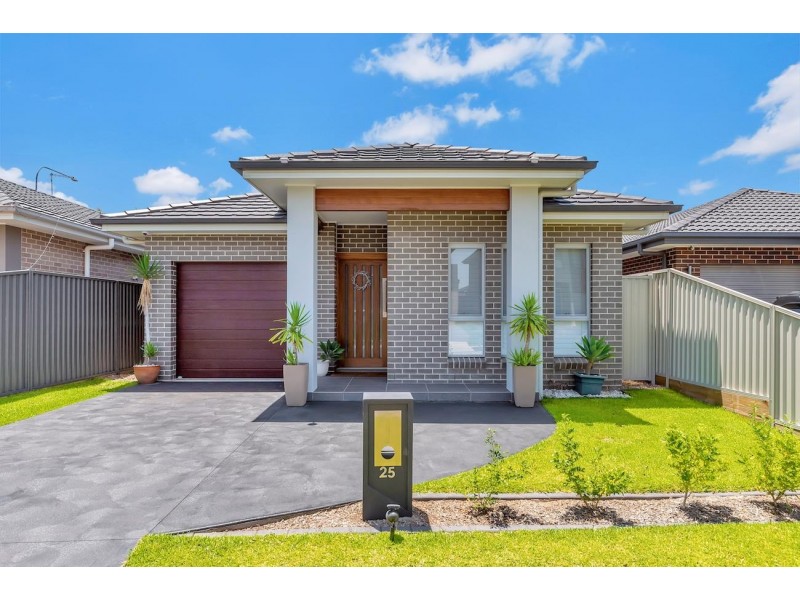 25 Mullumbimby Avenue, Hoxton Park NSW 2171