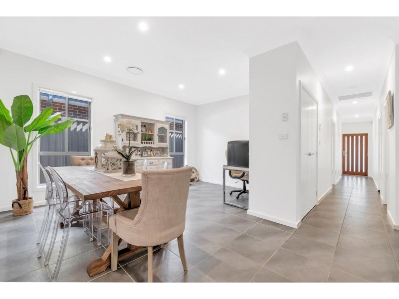 25 Mullumbimby Avenue, Hoxton Park NSW 2171