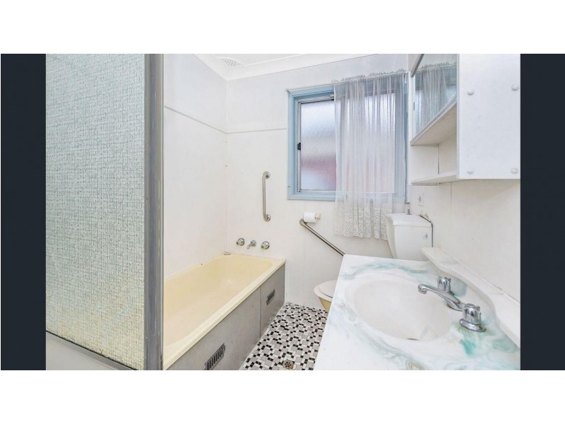 83 King Road, Fairfield West NSW 2165