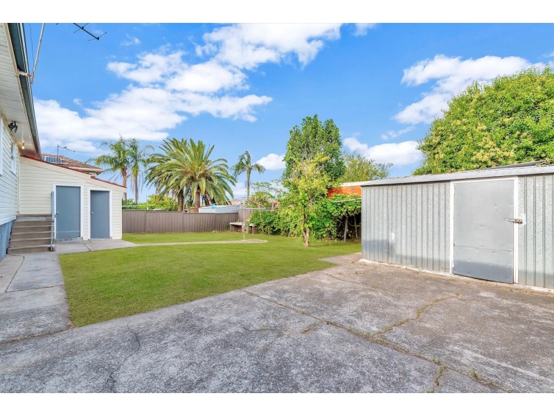 17 Tyrell Crescent, Fairfield West NSW 2165