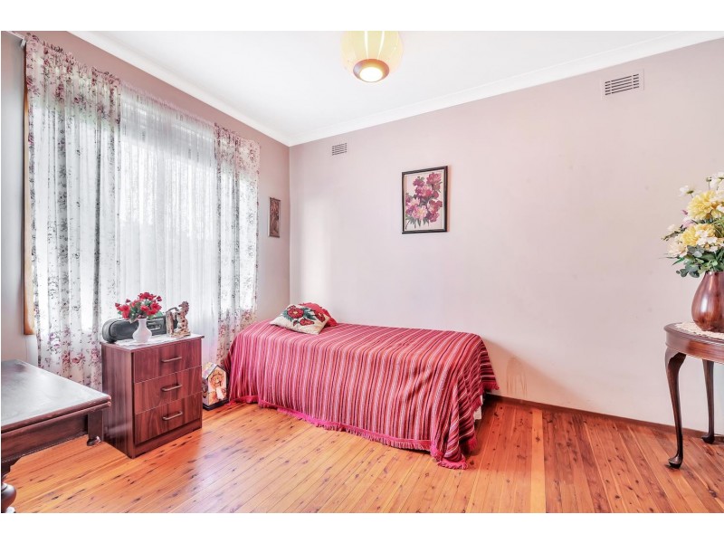 26 Kimberley Crescent, Fairfield NSW 2165