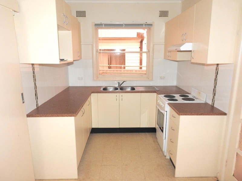 16 Benelong Avenue, Smithfield NSW 2164