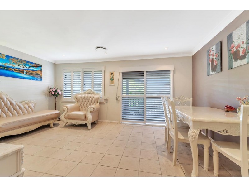 4 Curran Street, Prairiewood NSW 2176