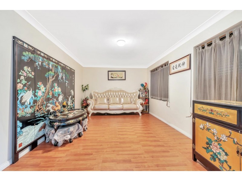 4 Curran Street, Prairiewood NSW 2176