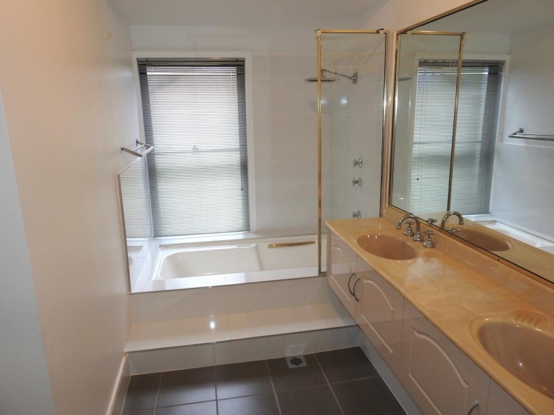7 Glen Elgin Crescent, Edensor Park NSW 2176